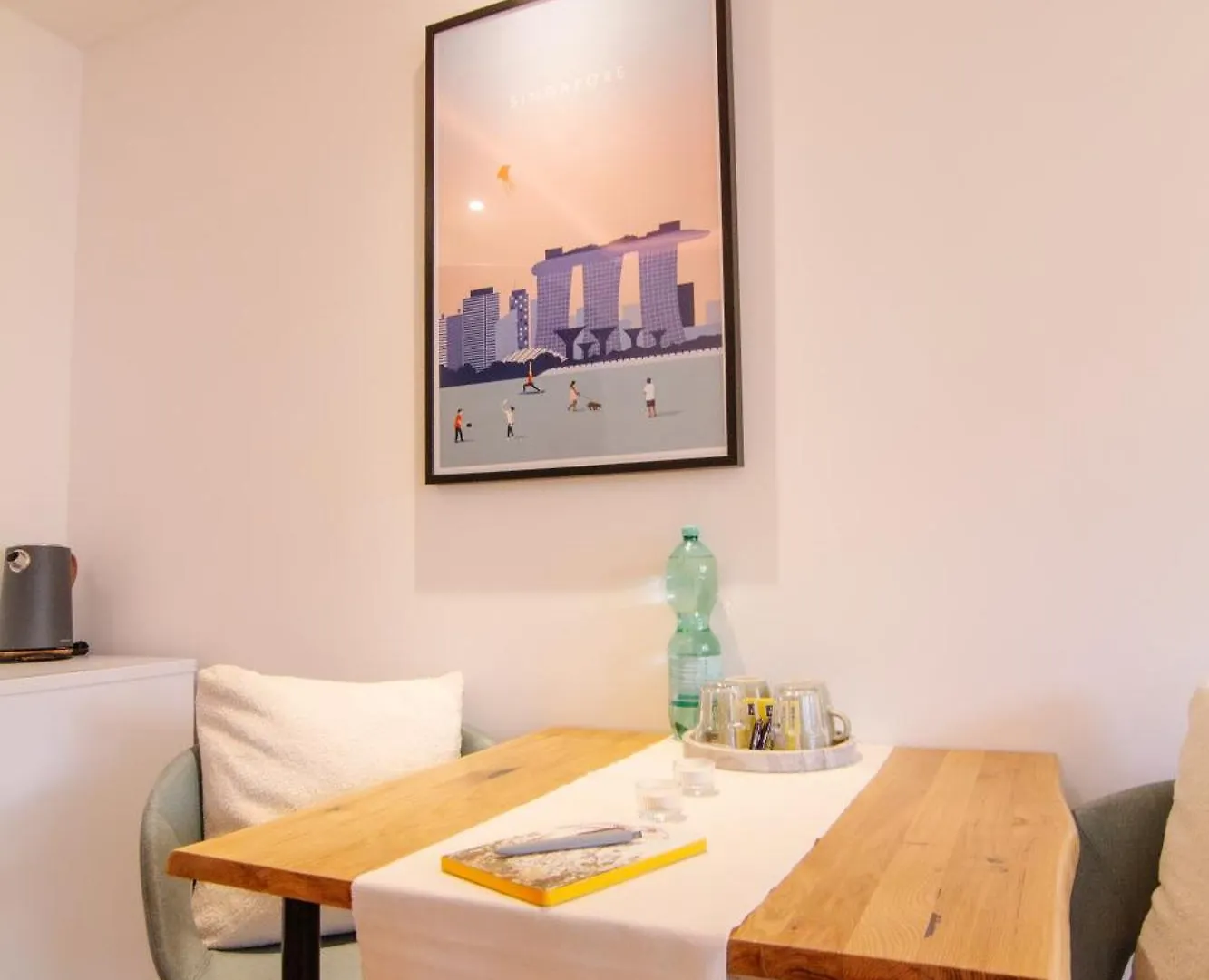 Shiny Singapore Room - Homestay - Doppelzimmer Mit Gemeinschaftsbad Cologne Guest house