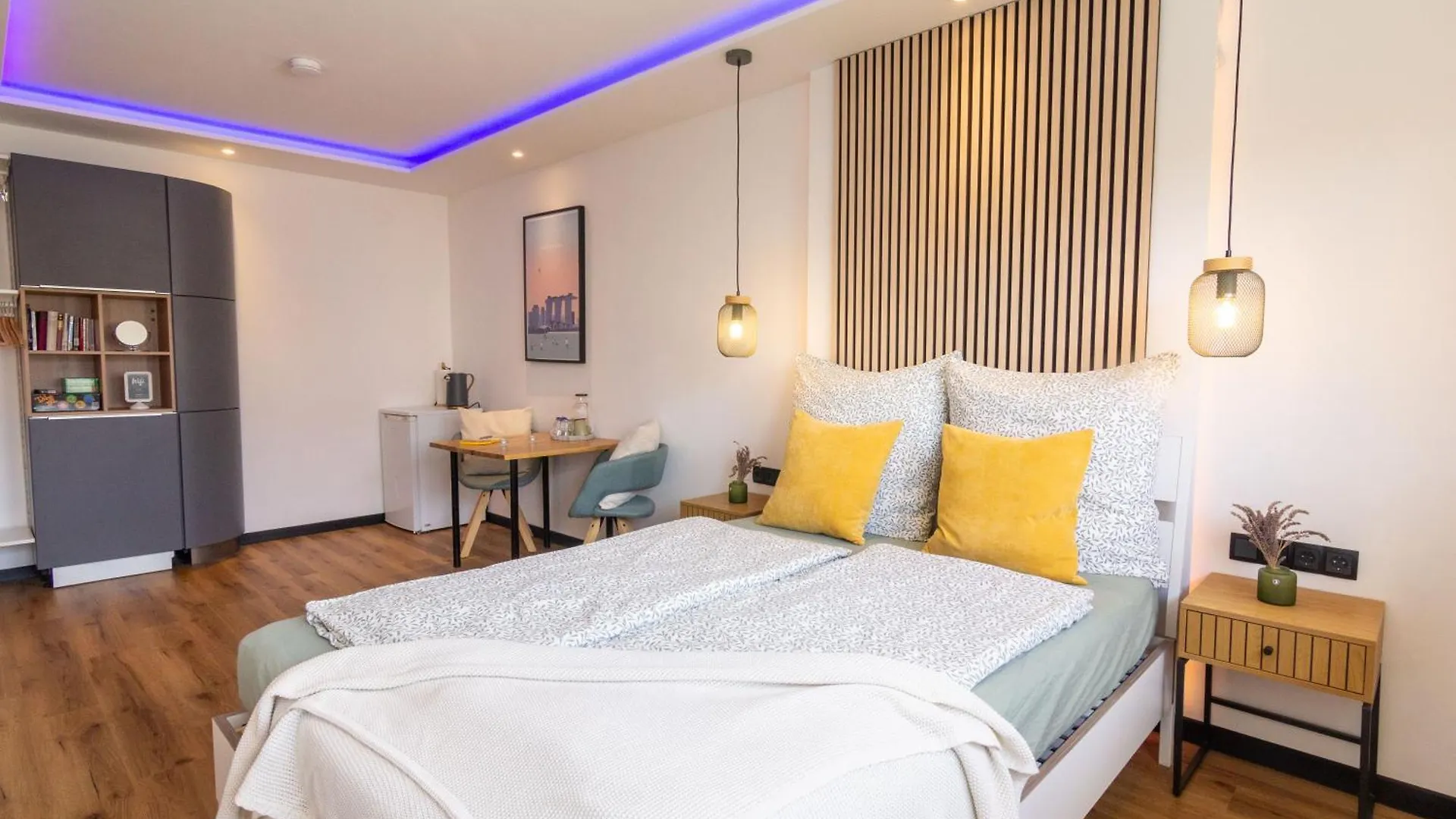 Guest house Shiny Singapore Room - Homestay - Doppelzimmer Mit Gemeinschaftsbad Cologne